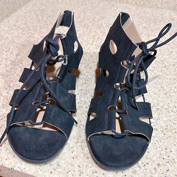 Torrid sandal sz 8 wide - Picture 4 of 8